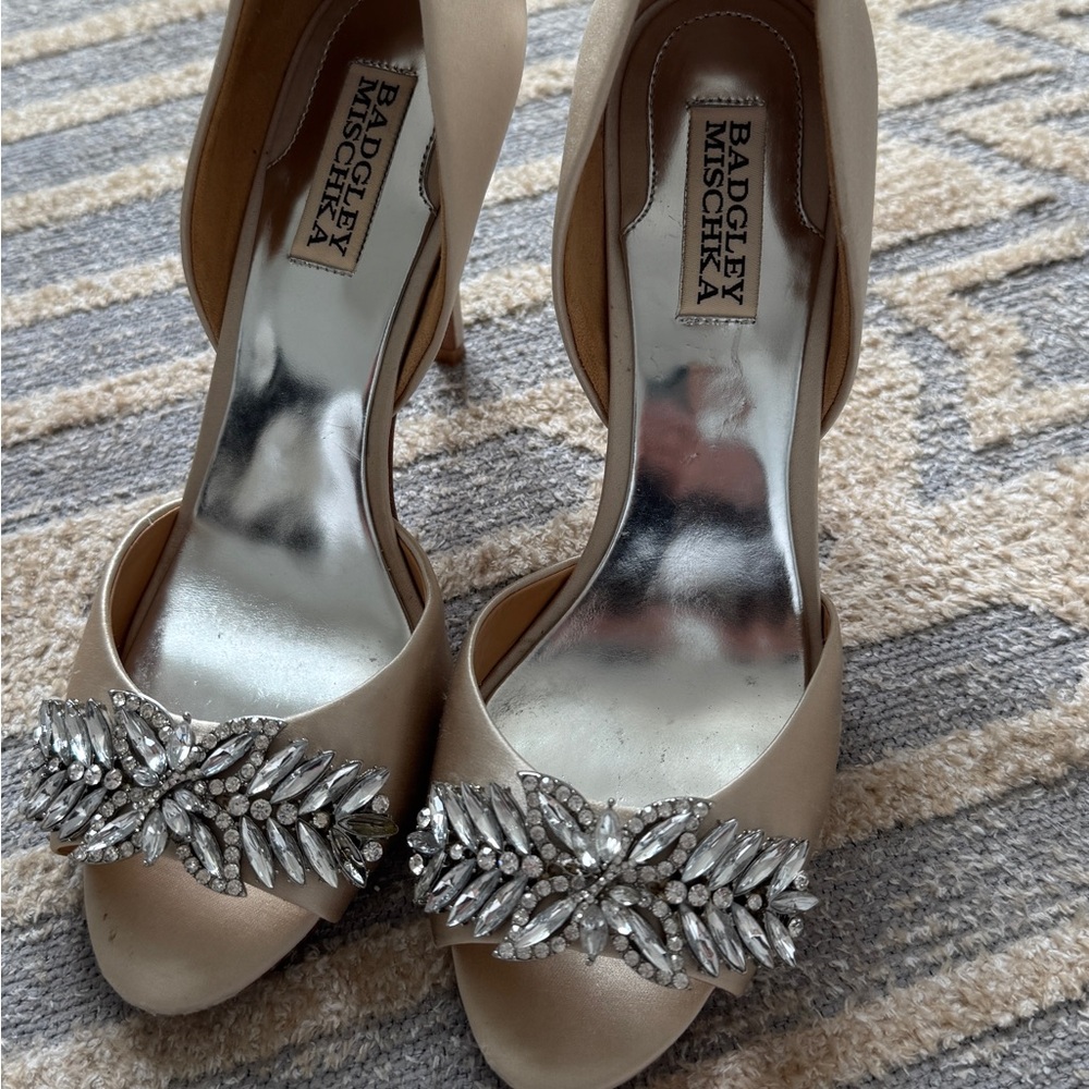 Badgley Mischka Cream Embellished Heels